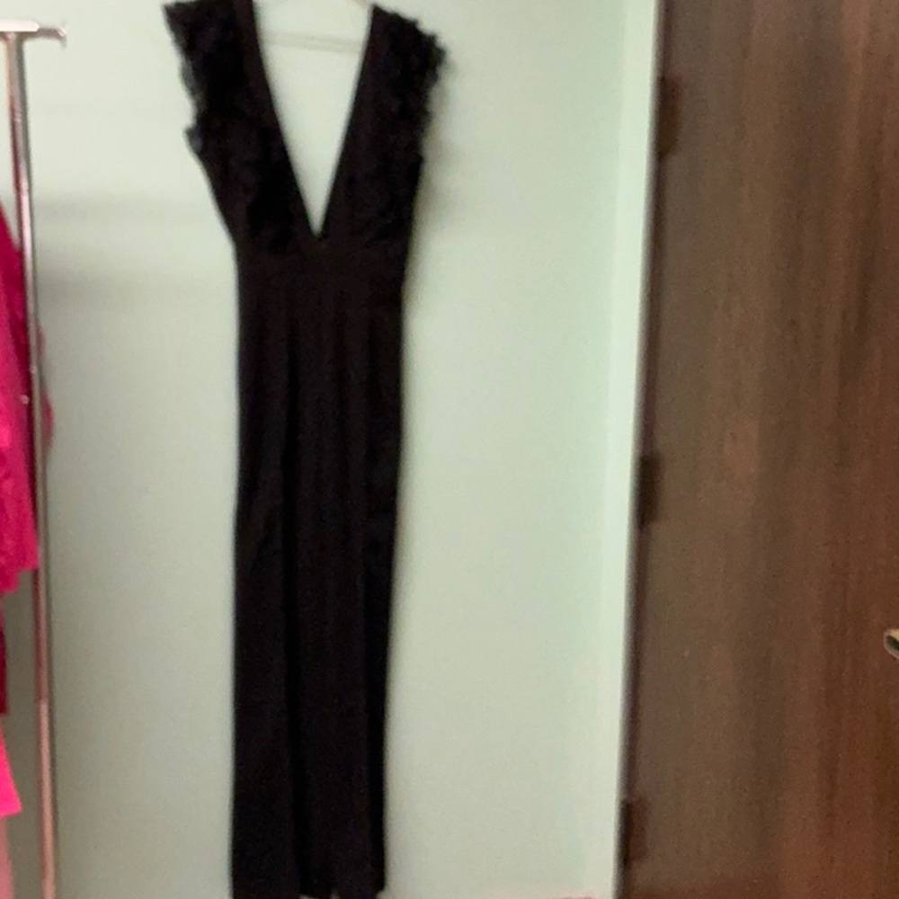 Elegant Black Sleeveless Dress